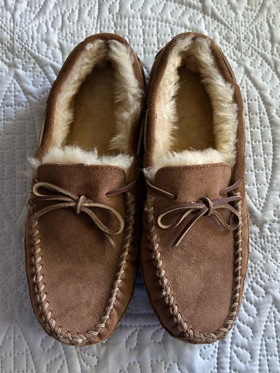 L.L. Bean Men\'s Wicked Good Brown Suede Shearling-Lined Moccasin Slippers main image 8